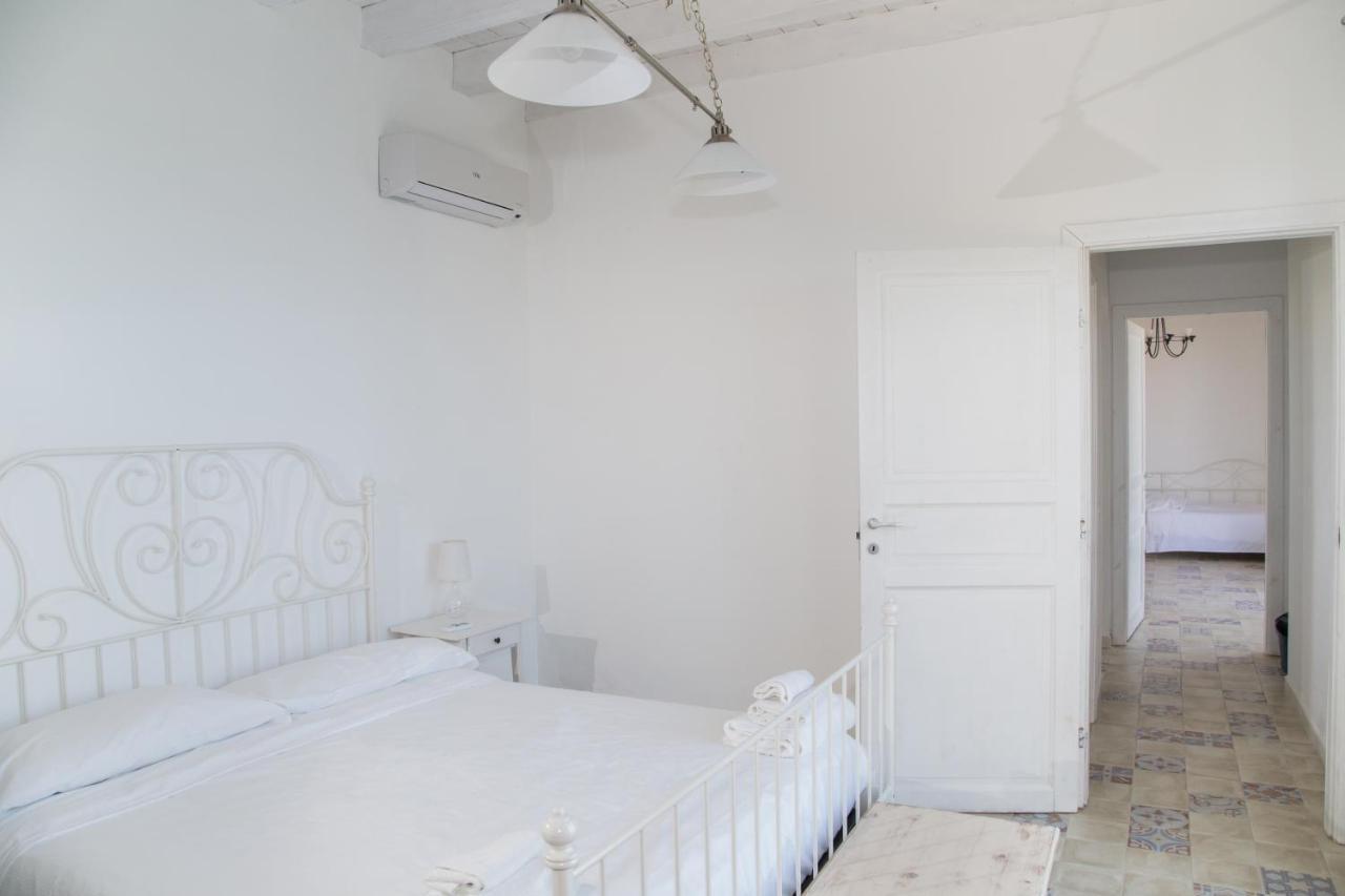 Casa Vacanza Casa Nel Sole Isola  Zewnętrze zdjęcie